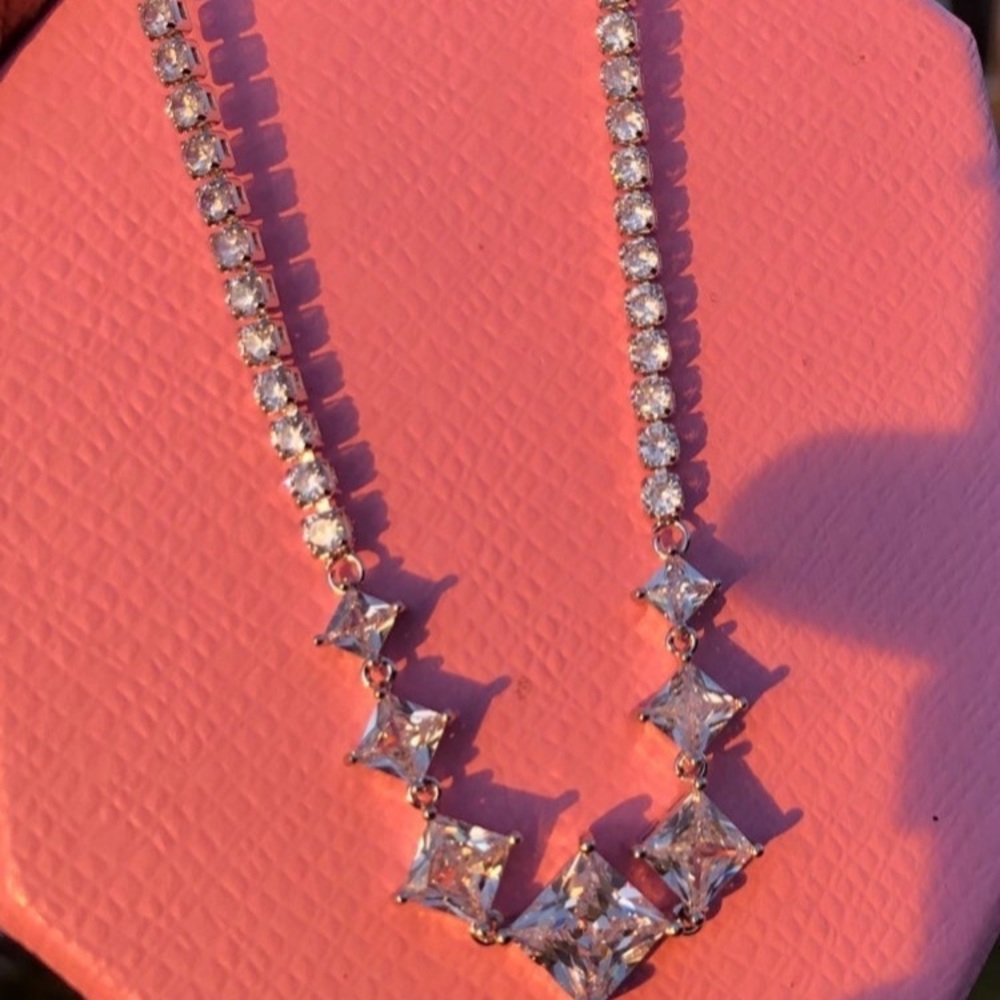 Gorgeus rhodium plated Swarovski elements necklace - Picture 6 of 12